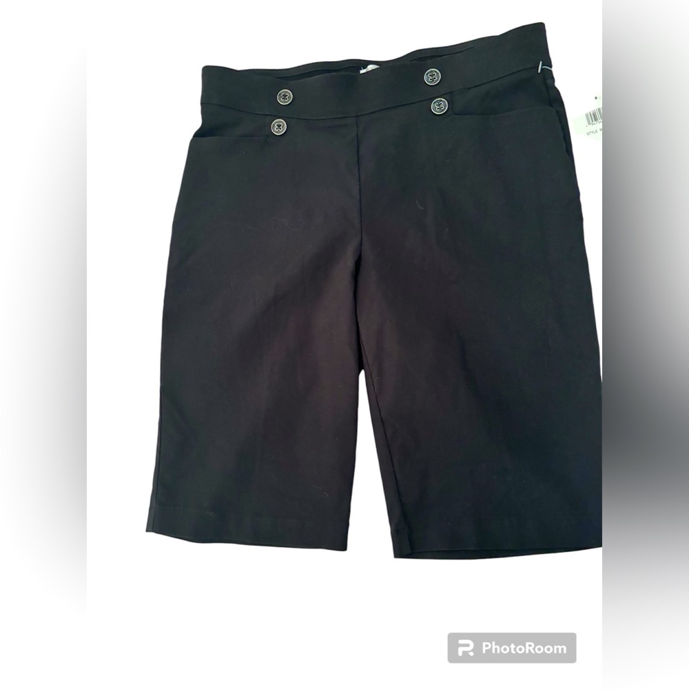 NWT 89th & Madison long  length shorts black decorative buttons comfort waist M